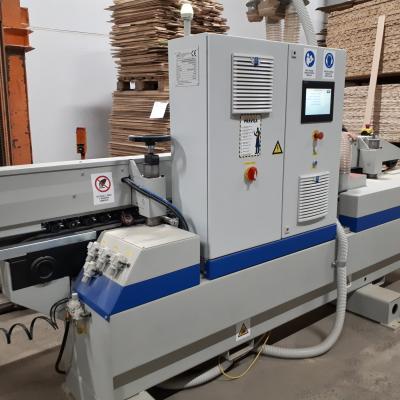 Več listna pretočna žaga z bočnim poravnavanjem letev