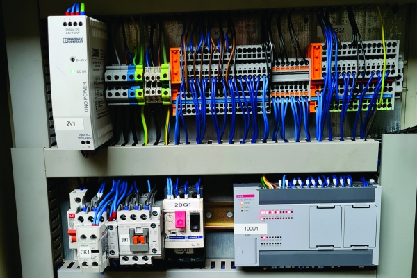 Elektrovezave in programiranje elektro krmilnih omar